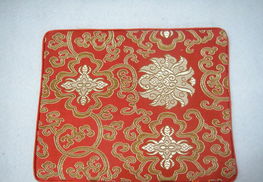 熱銷民間繡品與布藝工藝品 繡龍、布兔、靠墊與花布魚(yú)的魅力